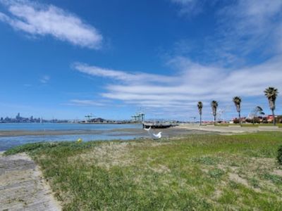 Middle Harbor Shoreline Park